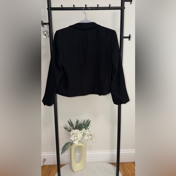 🖤 H&M Classic Black Cropped Blazer | Structured Open Front | Chic Workwear ✨ - Picture 2 of 7